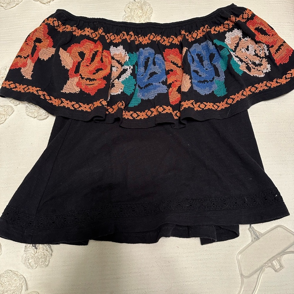 Free people to the left off the shoulder top/black sz XS